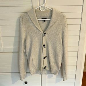 NEW EXPRESS MENS CARDIGAN SIZE SMALL 2 SIDE POCKETS LONG SLEEVE NICE DETAILS